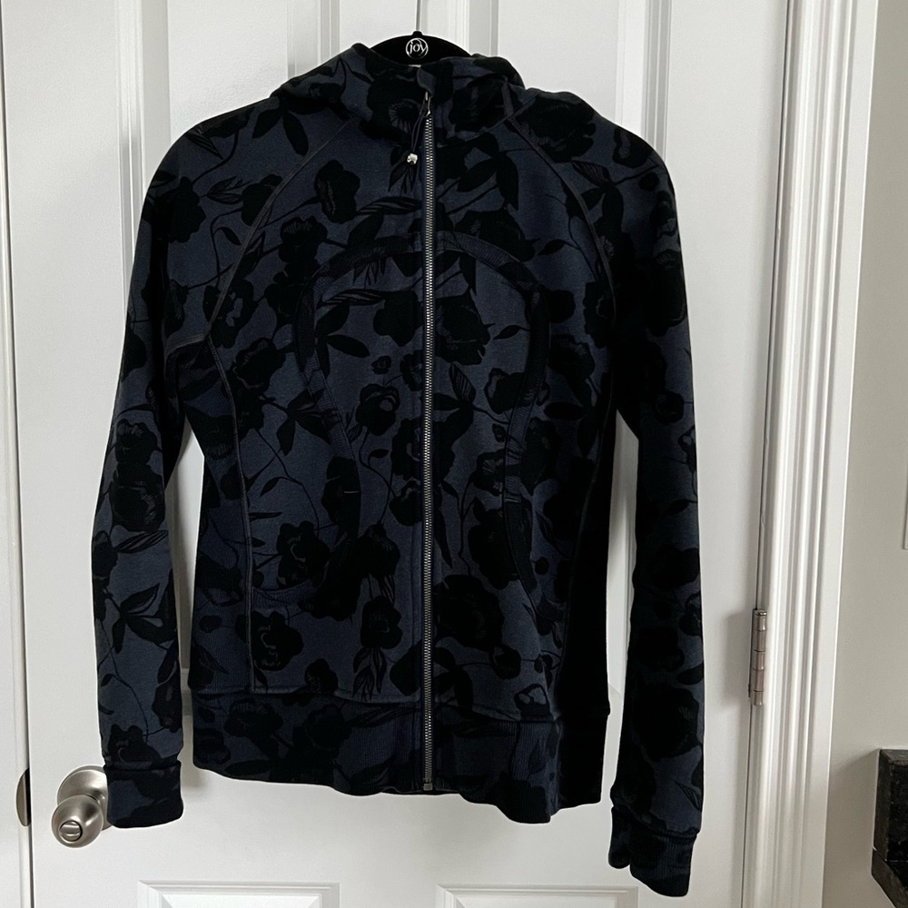 Lululemon Scuba Hoodie, Size 8, Navy/Black